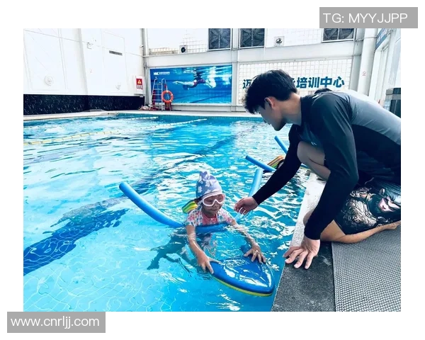 提升游泳技巧的实用方法与训练策略,助你突破瓶颈达到游泳新高度 提升游泳技巧的实用方法与训练策略,助你突破瓶颈达到游泳新高度